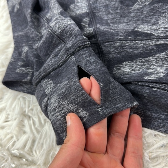 Lululemon Outrun the Elements 1/2 Zip Incognito Camo HTR Black - Picture 3 of 8